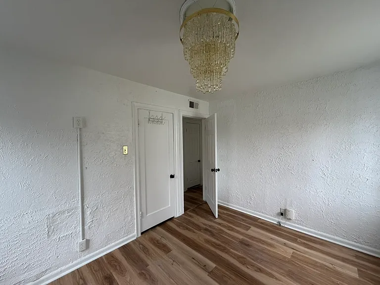 1114 Mona Dr — Photo 6