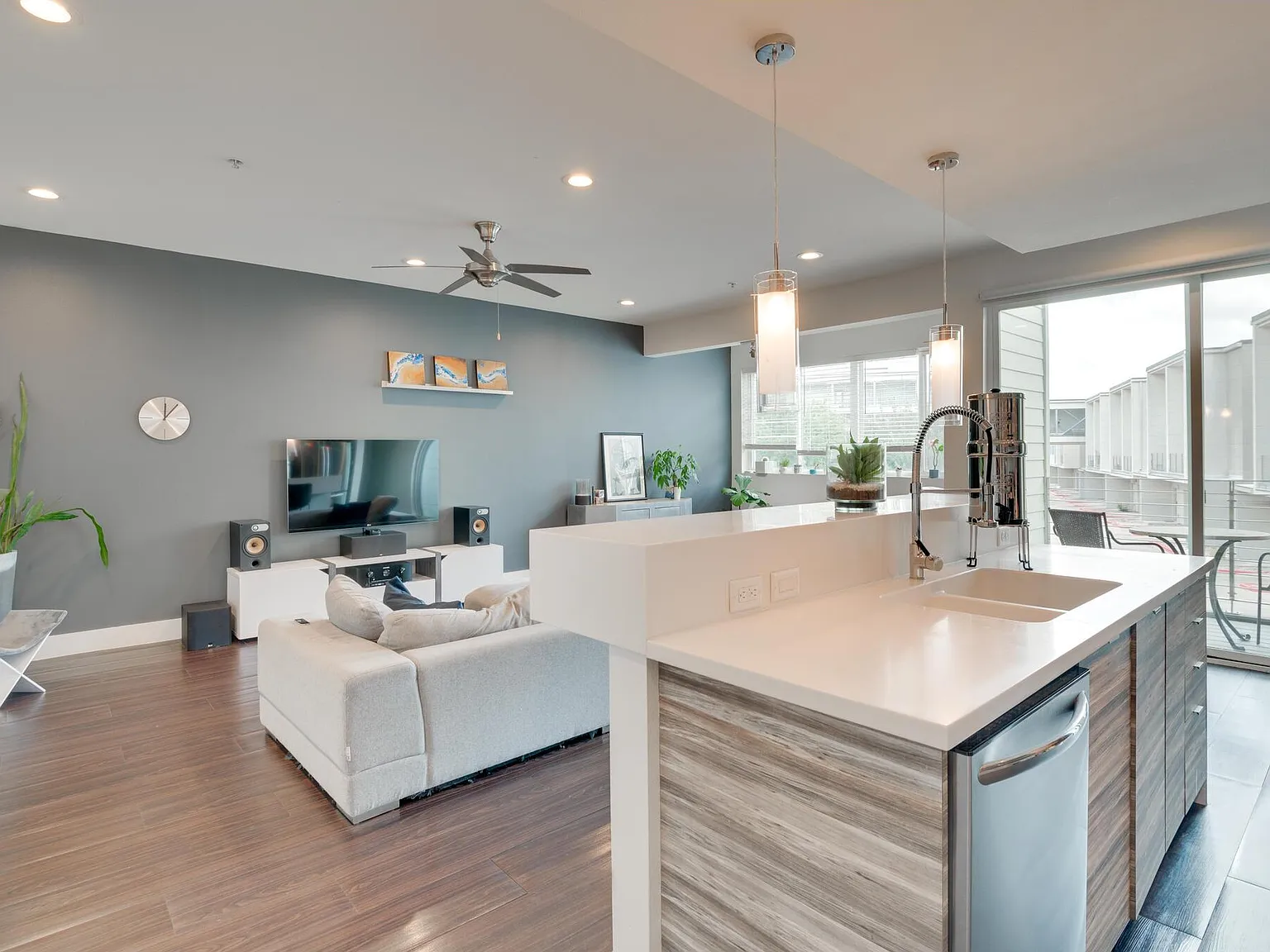 2 bed, 2.5 bath, 1383 sqft, $2,250 — Photo 3