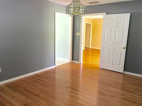 5th image of 1385 Willow Woods Dr