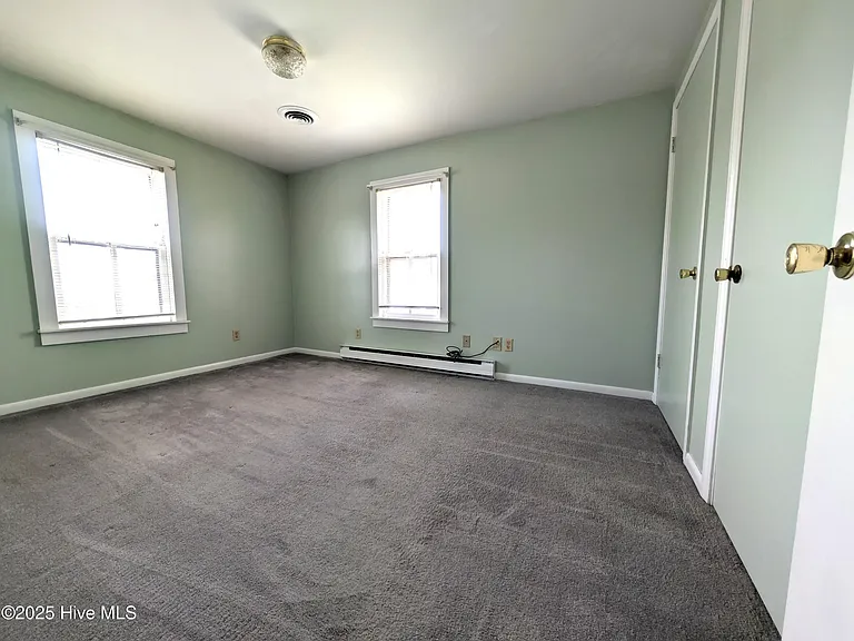 710 Beech St — Photo 13
