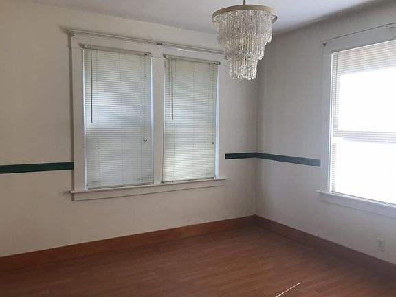5th image of 336 Conklin Ave