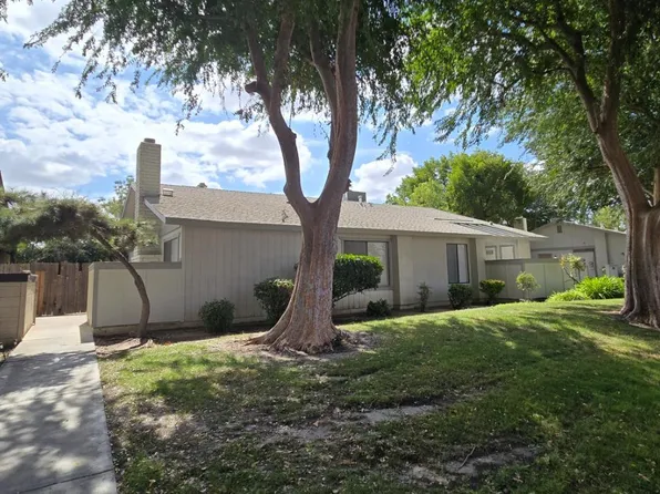 7008 N Half Moon Dr, Bakersfield, CA 93309