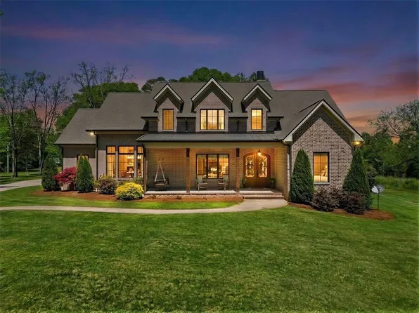 724 Red Hill Rd, Pickens, SC 29671