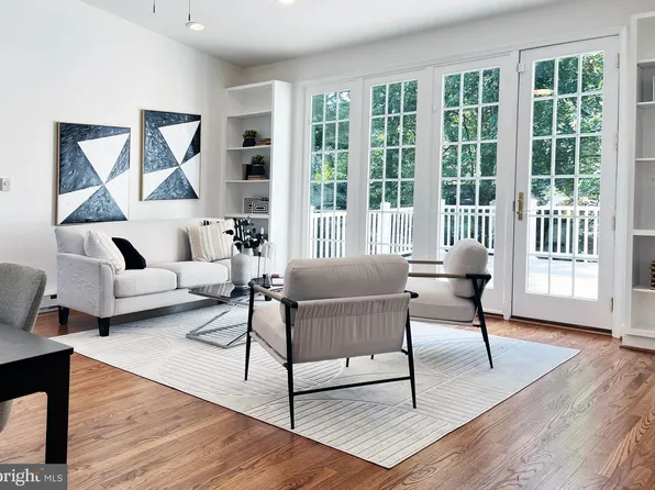 6353 Crosswoods Dr, Falls Church, VA 22044