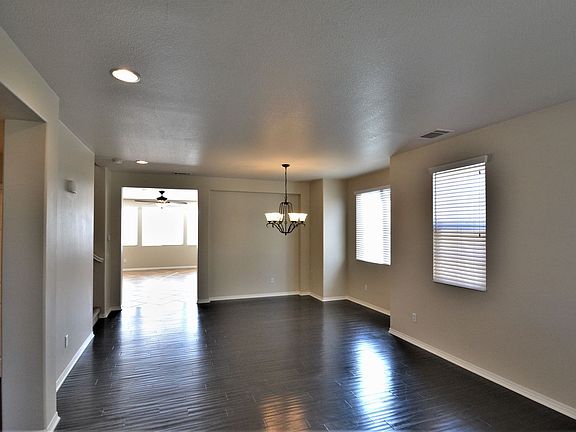 4th image of 1390 Wellington Dr