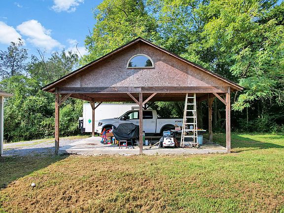 4th image of 4098 Dalton Pike SE
