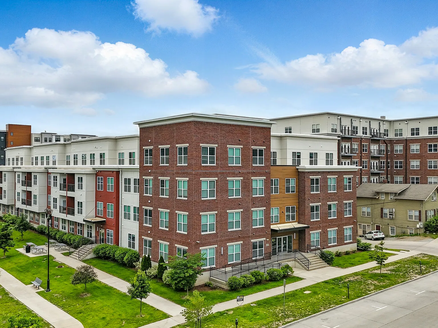 225 E Prentiss St — Photo 1