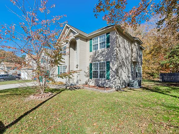 2nd image of 1813 Laurel Oak Ln
