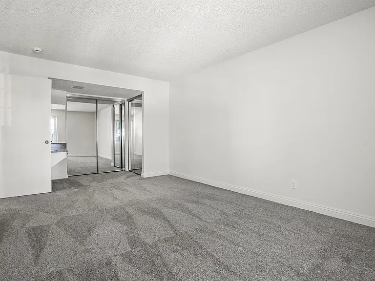 Stonehedge Apartments — Photo 17