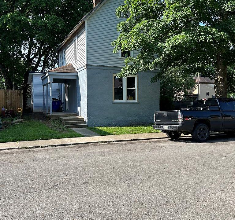 1st image of 300 E 4th St