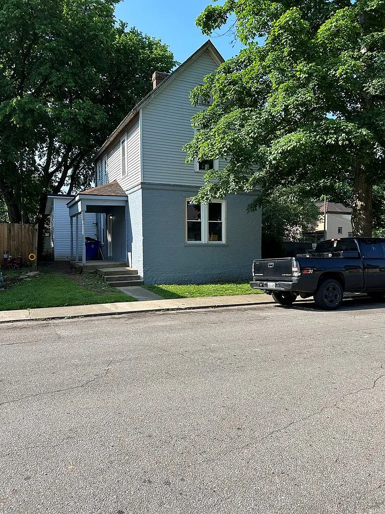 300 E 4th St photo 1