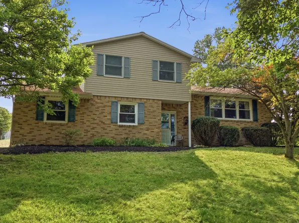 11251 Lynwood Dr NE, Magnolia, OH 44643