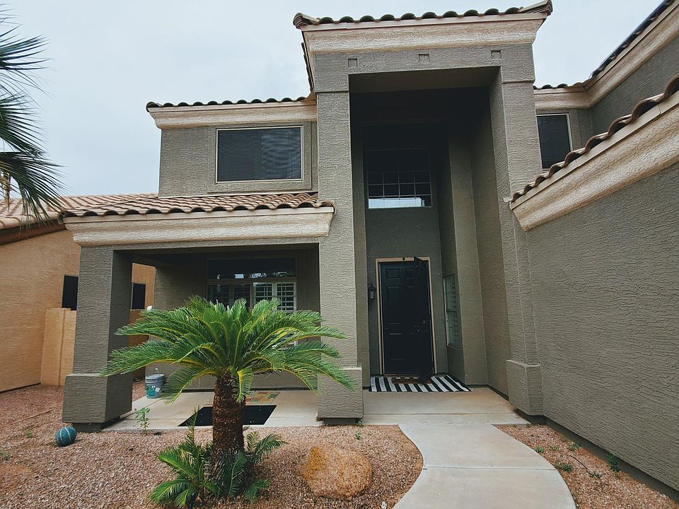 Huge entryway and patiio