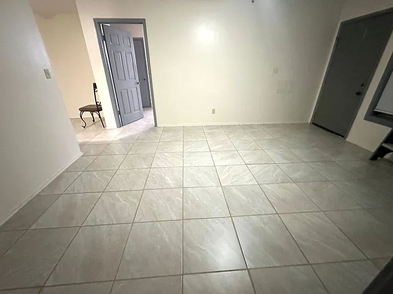 220 Marigny Cir — Photo 3