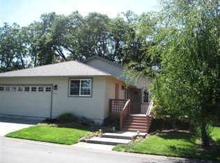 297 Christopher Way, Talent, OR 97540