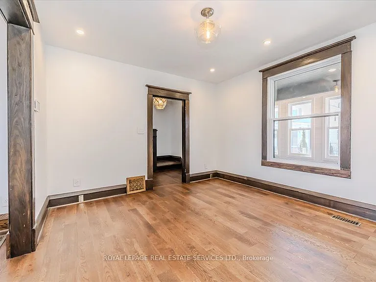 97 Glenmorris St — Photo 8