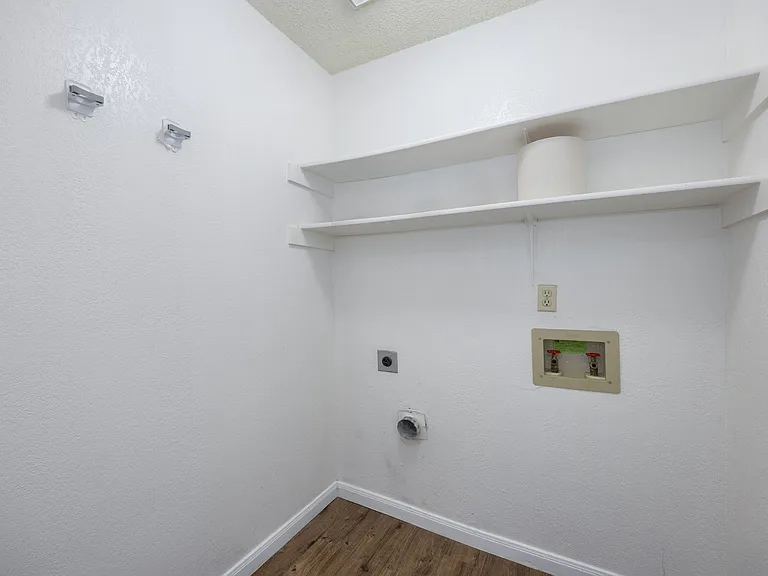 4504 Keys Dr — Photo 8