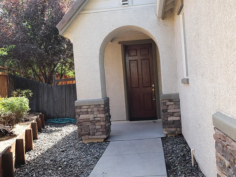 6732 Altesino Dr — Photo 2