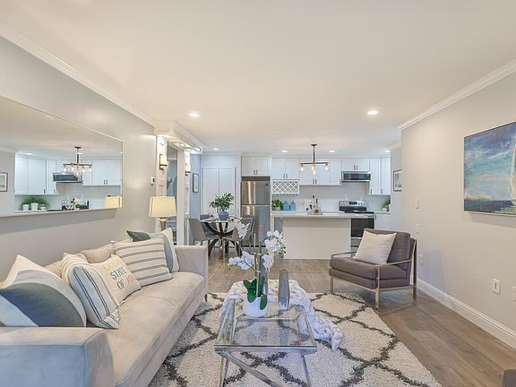 5th image of 288 Tradewinds Dr APT 5