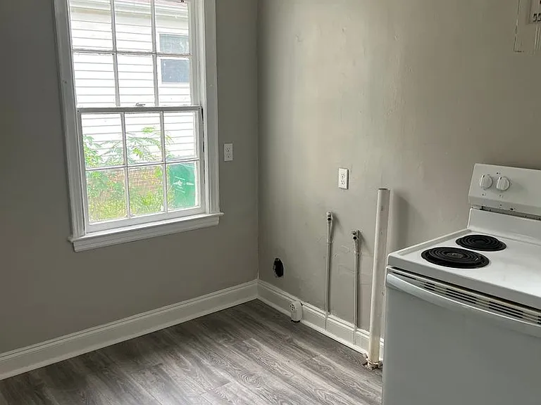 2325 Bancroft St — Photo 8