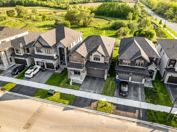 330 Gillespie Dr, Brantford, ON N3T 0J7