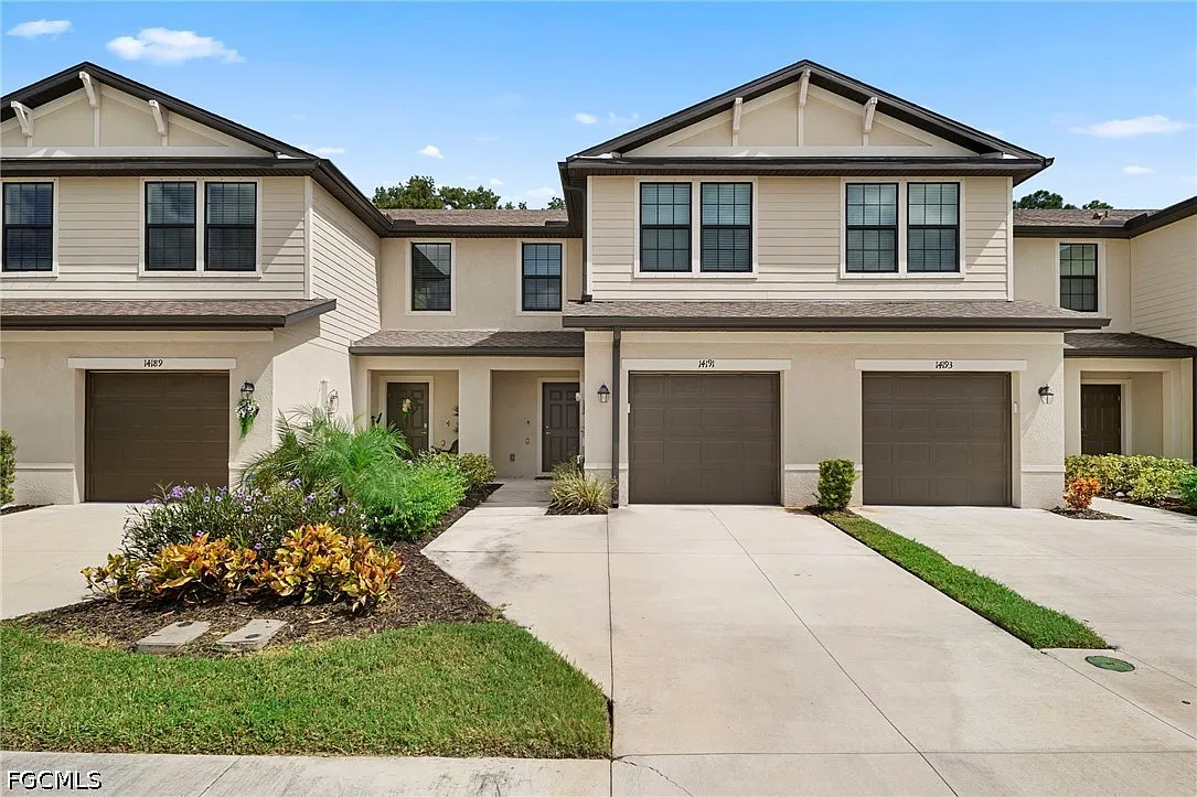 3 bed, 2.5 bath, 1378 sqft, $1,695 — Photo 1