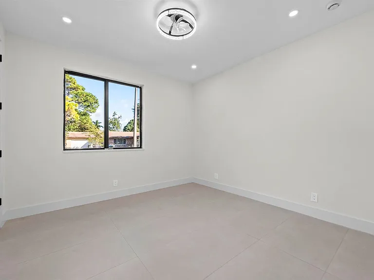 621 NW 42nd Ave #621 — Photo 11