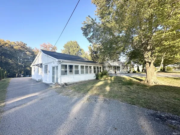 8044 Gardner Rd, Chandler, IN 47610