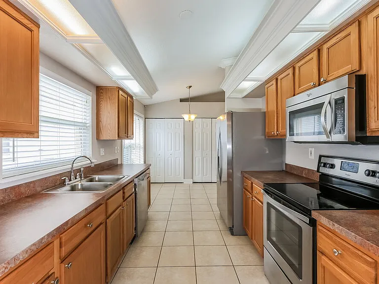 27448 Sky Lake Cir — Photo 7