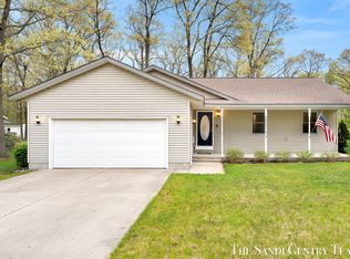 2240 Monica Ln, Muskegon, MI 49442