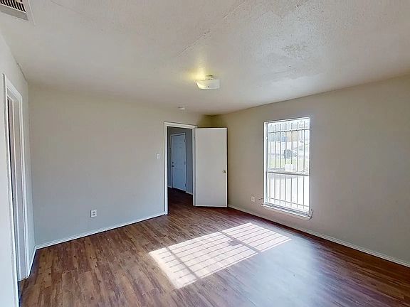 4th image of 2703 Kool Ave