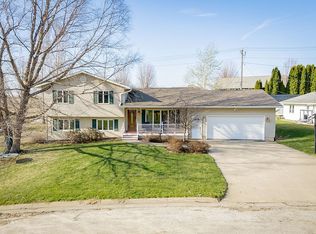 107 Hollywood Blvd, West Union, IA