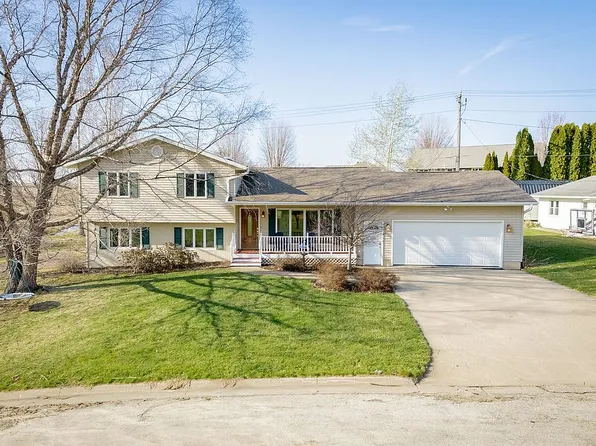 107 Hollywood Blvd, West Union, IA 52175