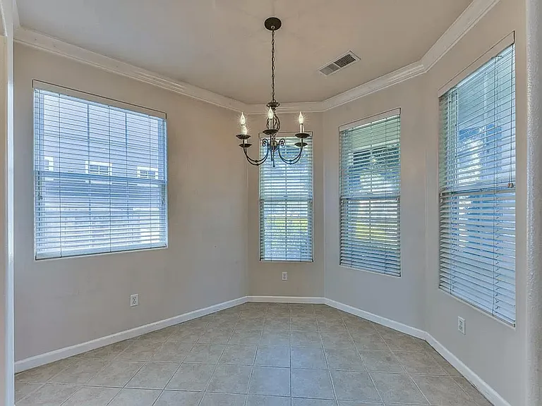 1948 Gladstone Way — Photo 2