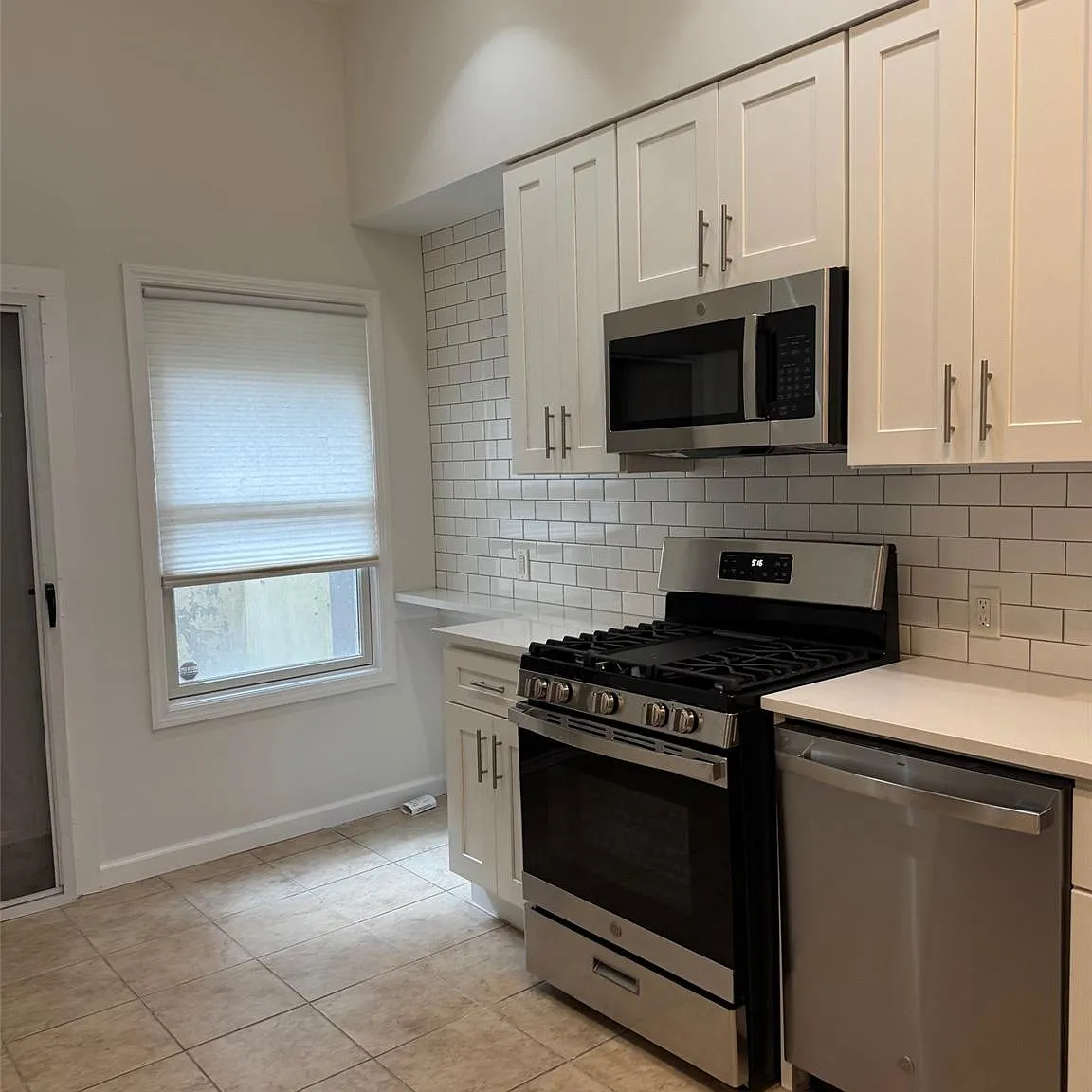 2 bed, 1.0 bath, 1000 sqft, $3,500 — Photo 4