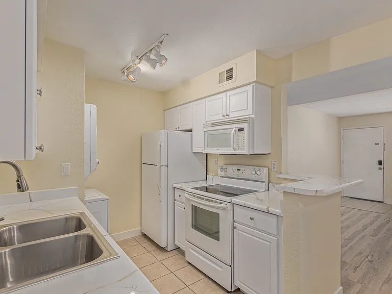 5995 N 78th St #1037 — Photo 1