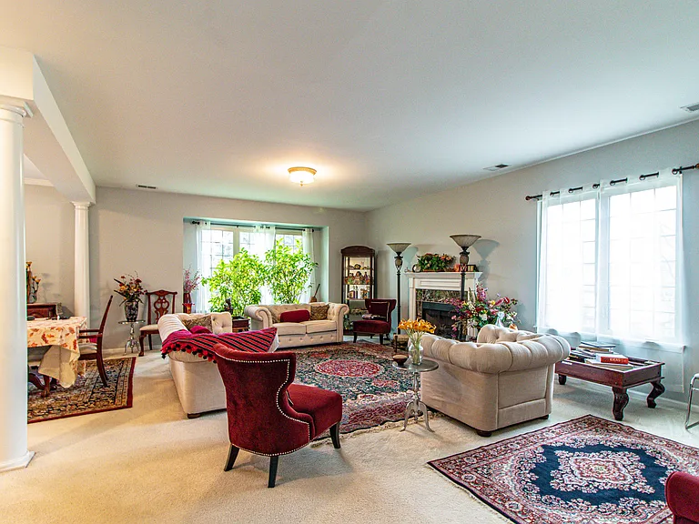 6 Beaconsfield Ct — Photo 2