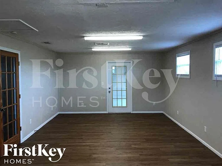 1209 NE 18th Pl — Photo 9