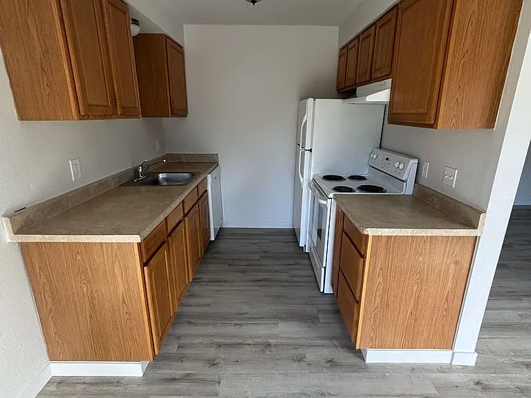 Alicia Apartments — Photo 8