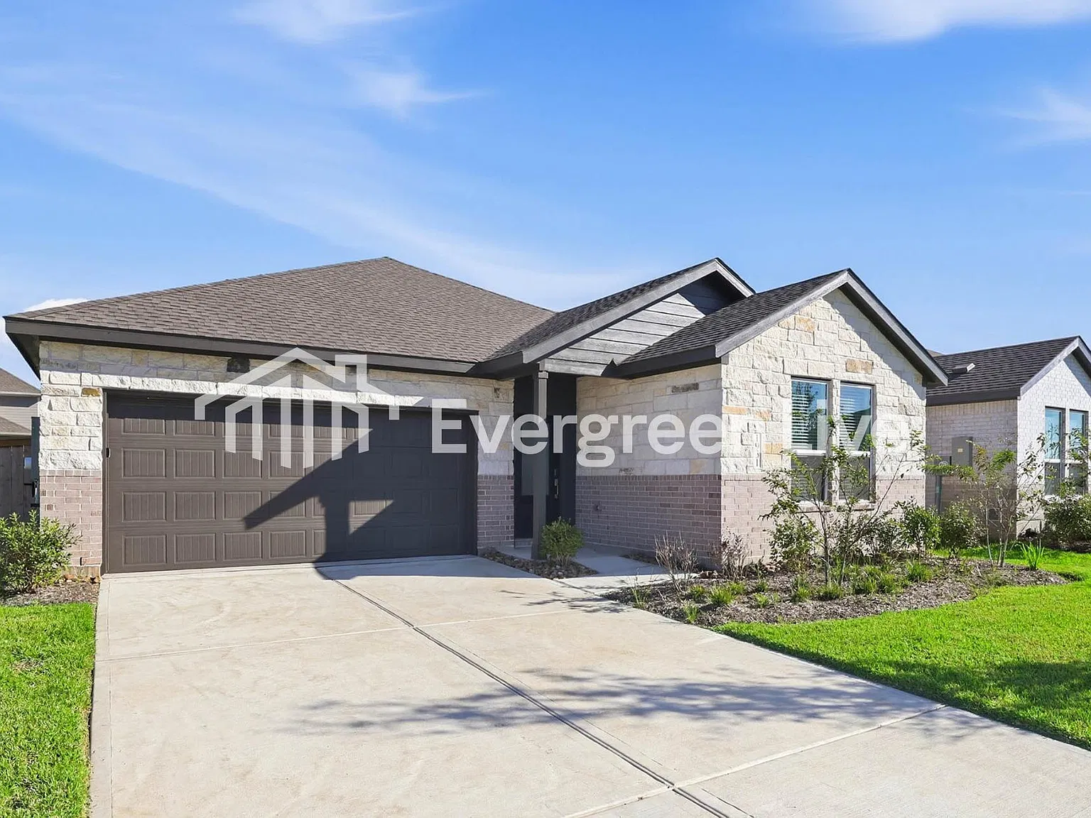 4 bed, 2.0 bath, 1922 sqft, $2,090 — Photo 1