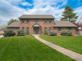 7506 Canterbury Ct, Prairie Village, KS 66208