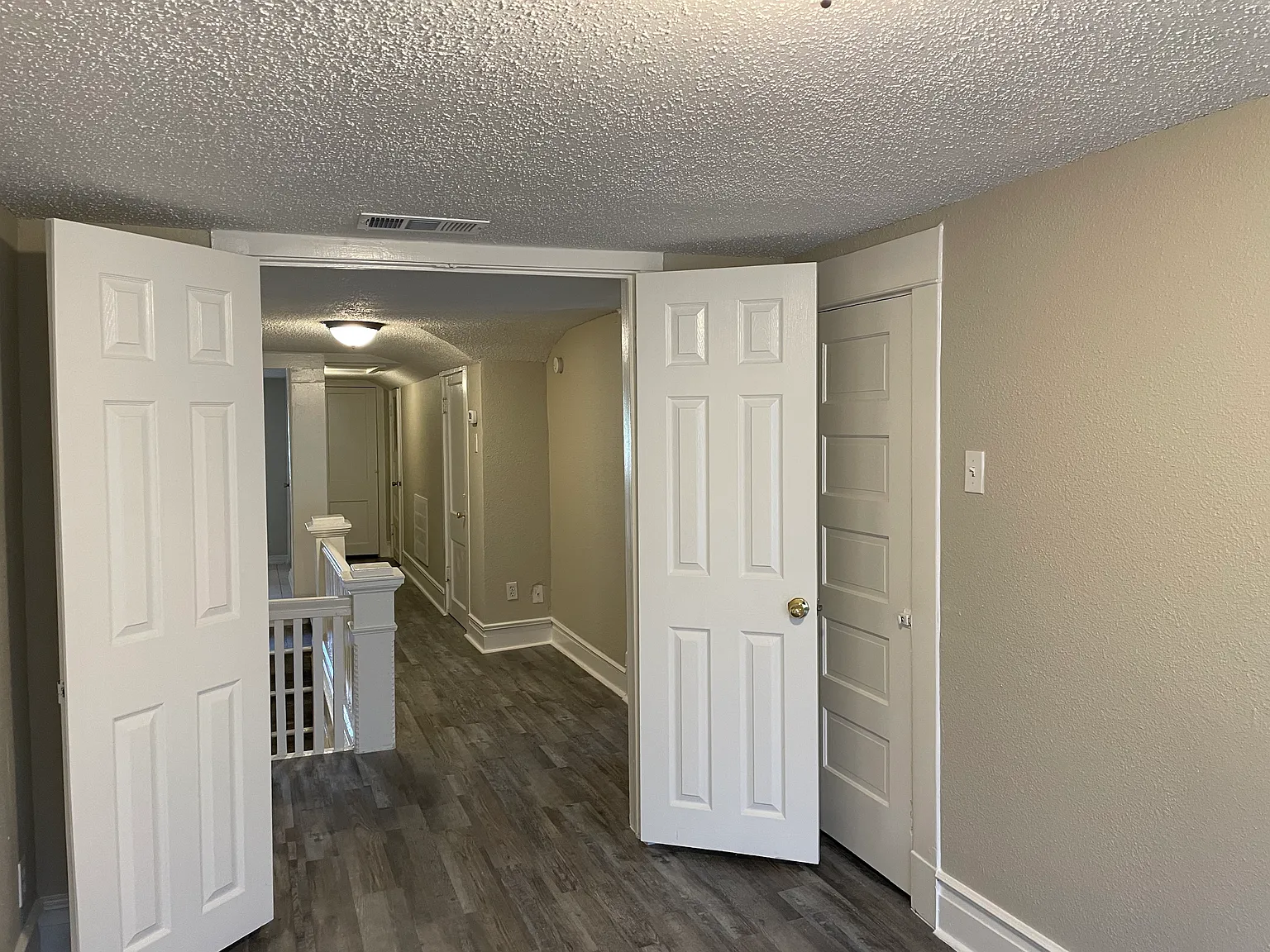 5208 E Side Ave — Photo 2