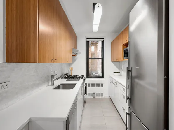 100 West 12th Street image 10 of 13