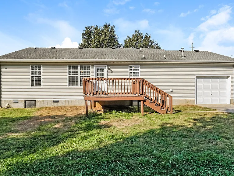 2826 Henderson Ln — Photo 16