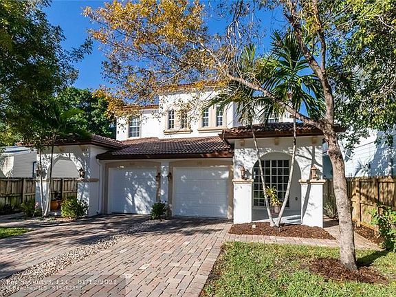 2nd image of 301 SW 10th St #301
