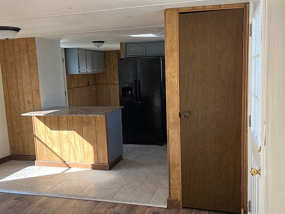 2nd image of 820 Fairlane Dr #C