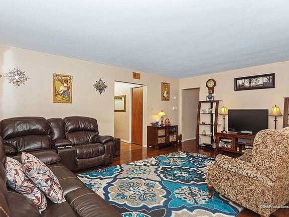 3rd image of 763 W Renette Ave