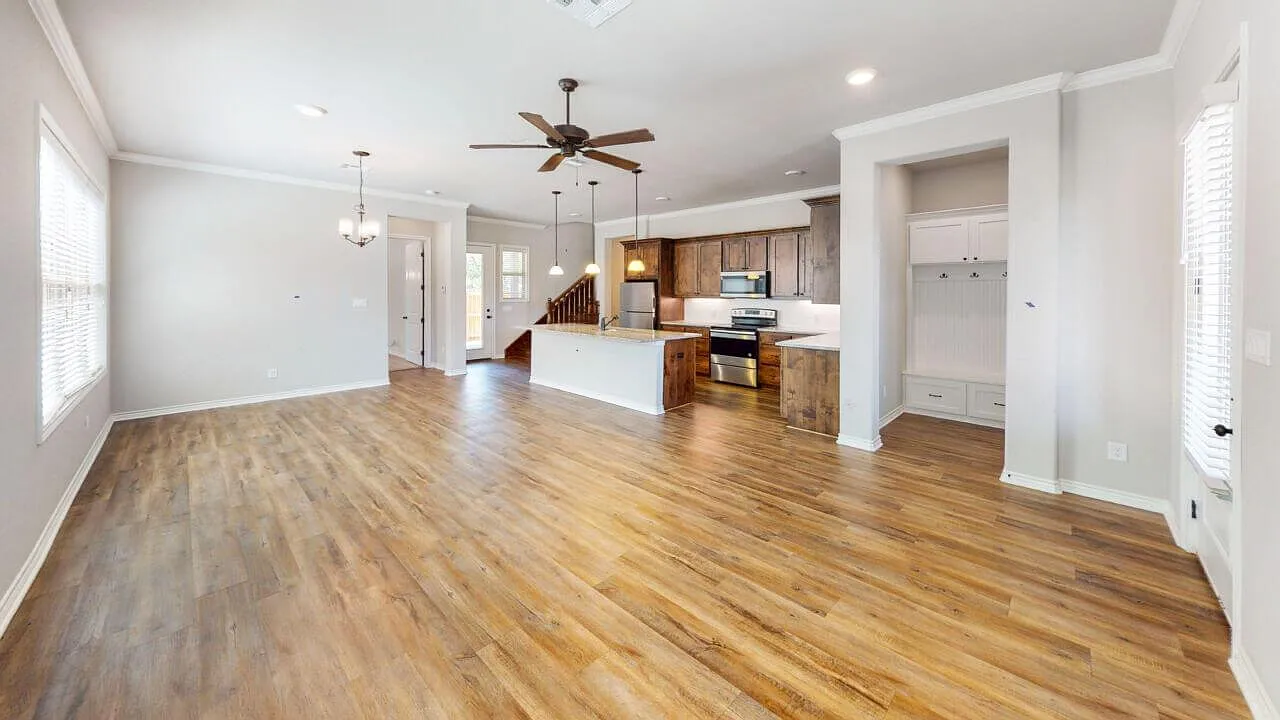 5 bed, 2222 sqft, $4,695 — Photo 4