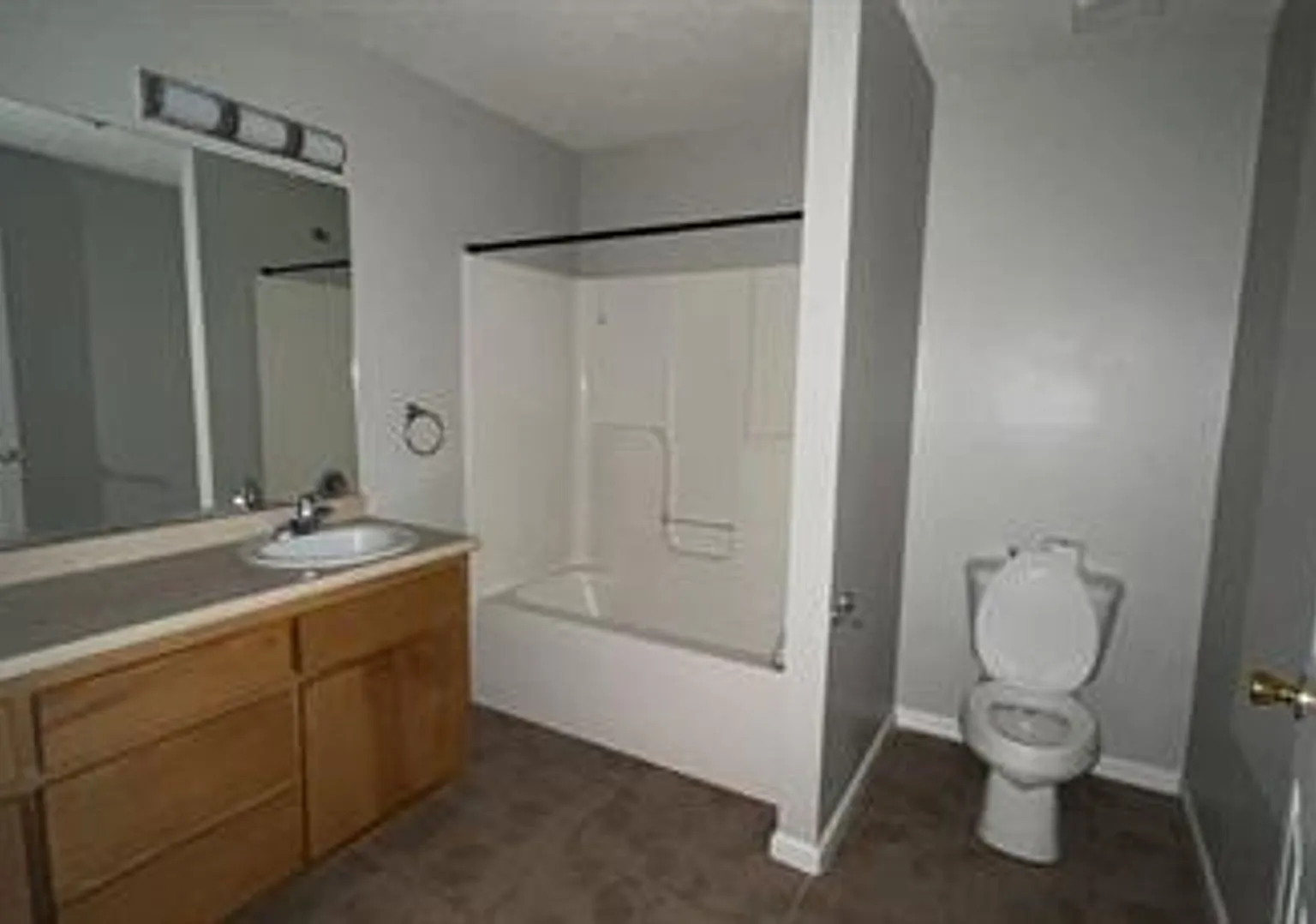 3 Bed 2 bath ready to move in — Photo 3