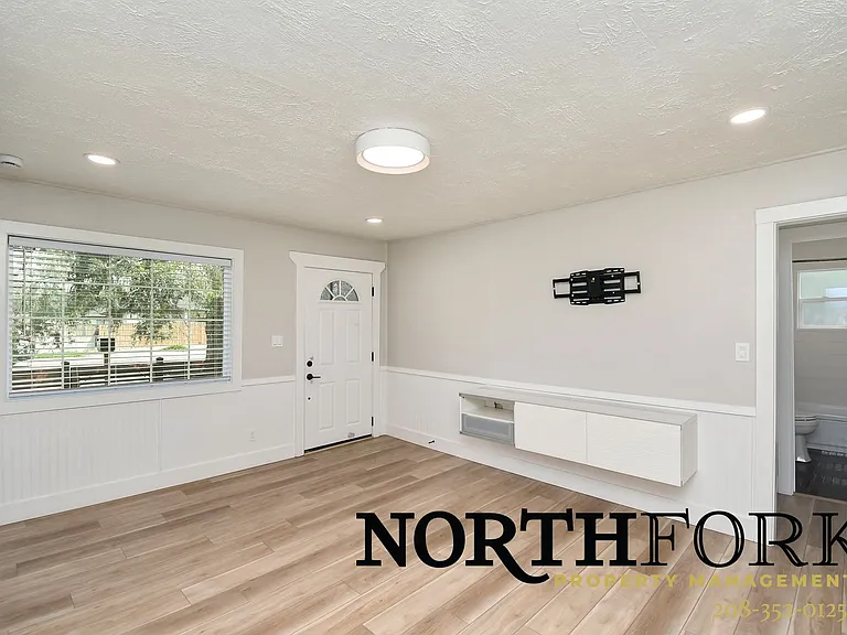 2479 N Maple Grove Rd — Photo 2
